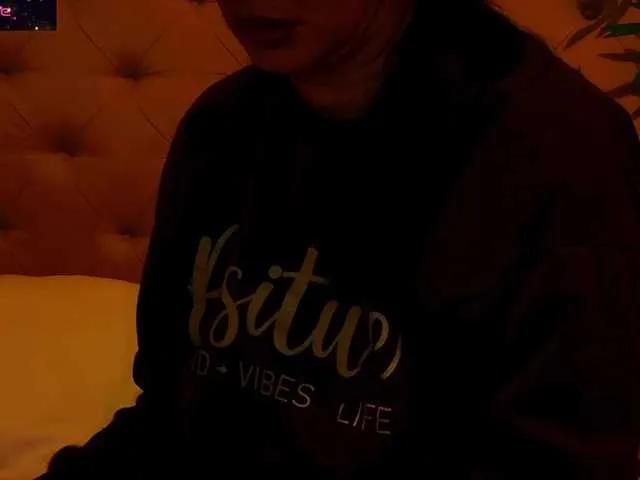 DaliyaArabian — I like relaxed people with a sense of humor. It will always be a turn on for me to see a man ready to do anything to make me laugh. Remember: If you can make a woman laugh, you can make her do everything