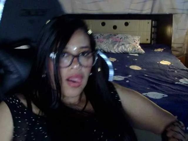 Letty33 on BongaCams 