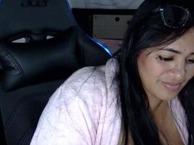 Letty33 on BongaCams 