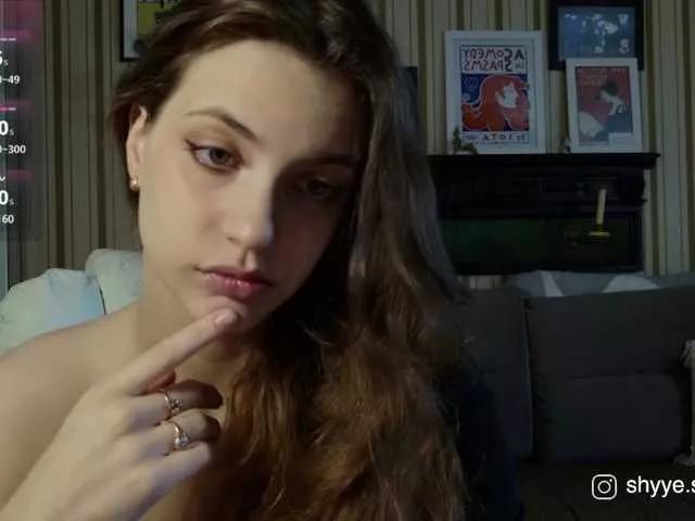 sarahsupershy on BongaCams 