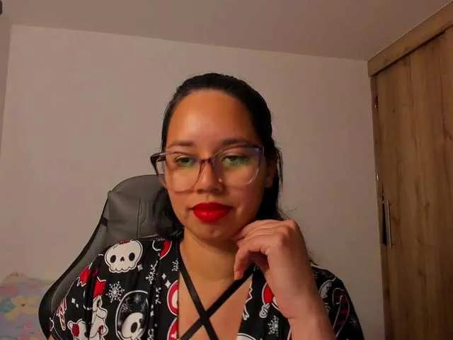 Sweet-Noah07 — I like it when you control my inactive toys and help me reach intense orgasms. I enjoy spicy conversations, playing with my breasts and saliva, and talking dirty with desire. I love to feel admired, to know that I provoke pleasure in those who see me.