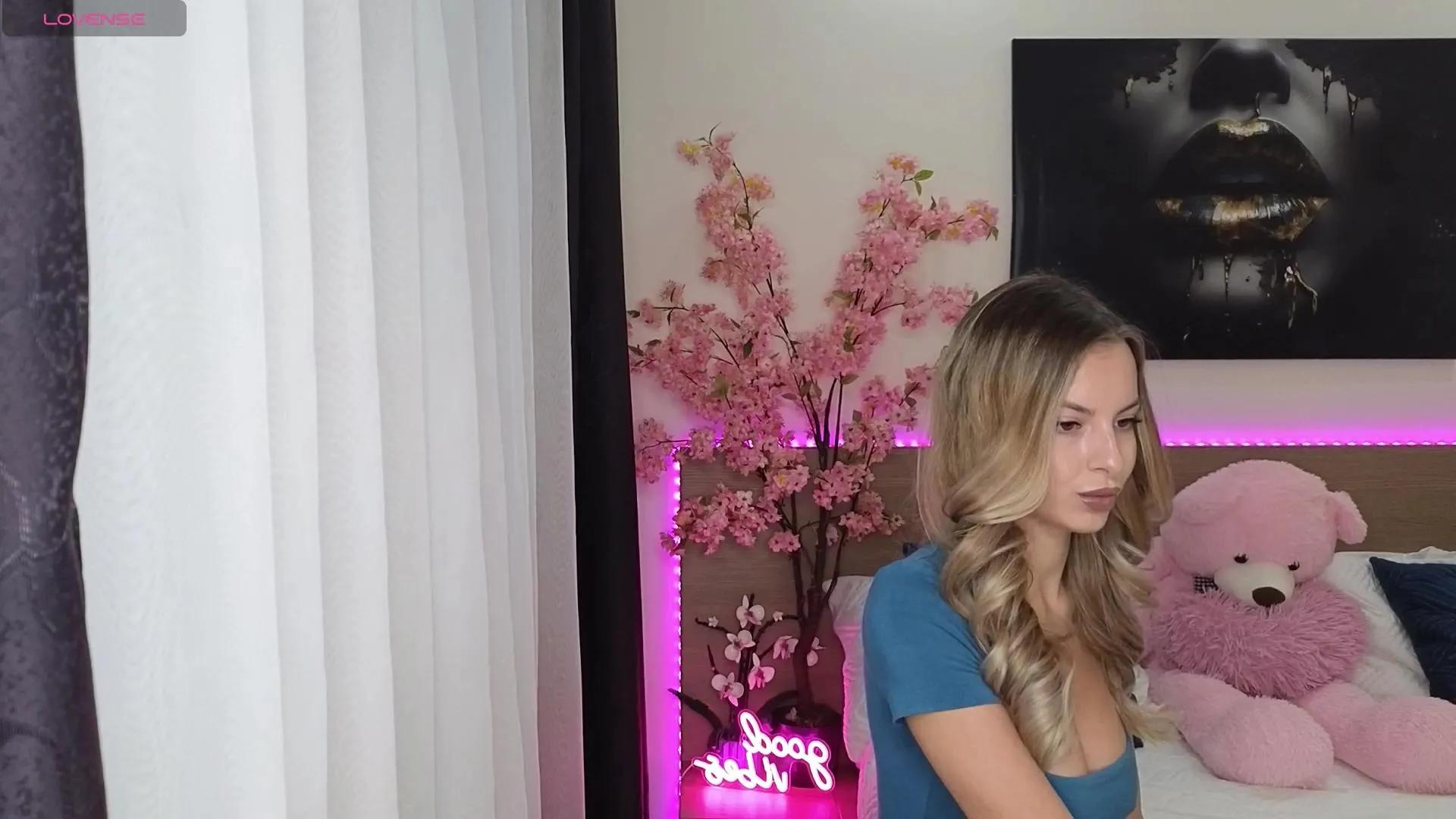 aneblondie —  #spanking #pussy #striptease #smoke #cute #blowjob