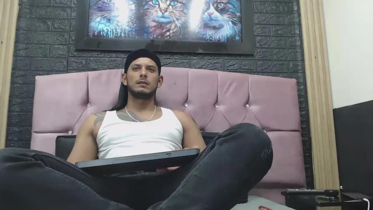 Chris_Dick99 —  #armpits #masturbation #milk #smoke #C2C #cum #feet