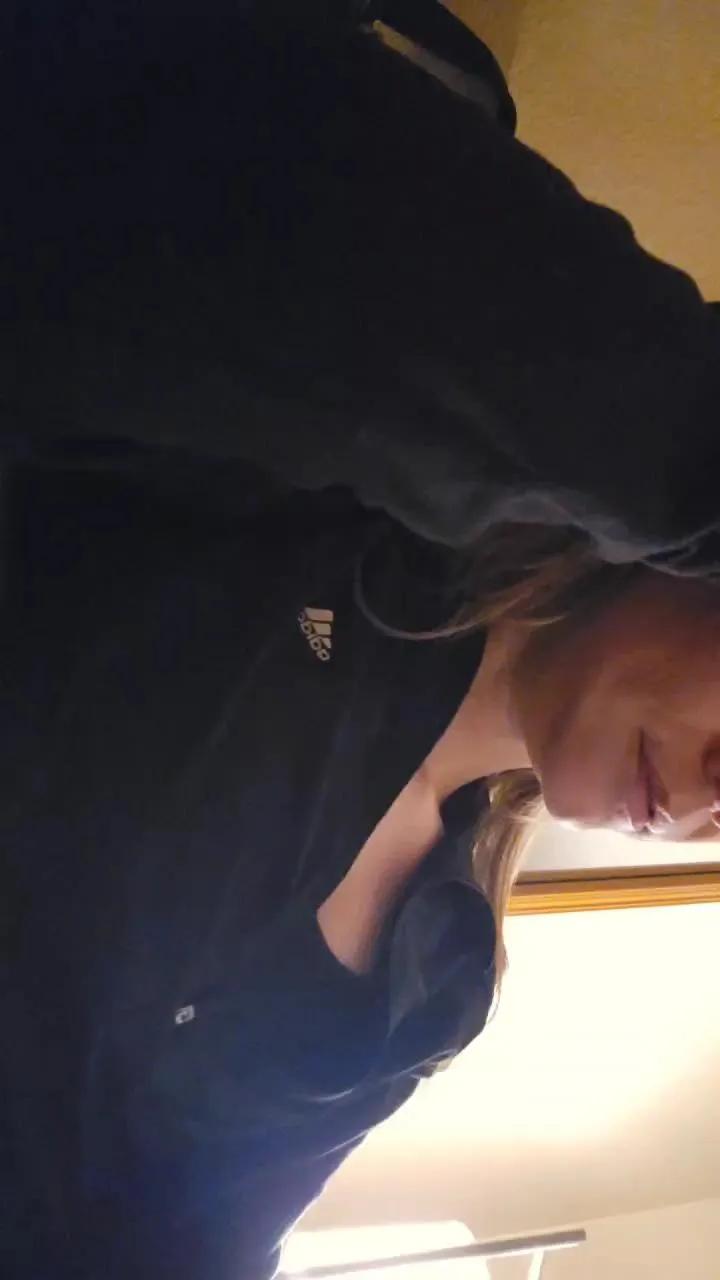 dankskank333 —  #armpits #striptease #amateur #smoke