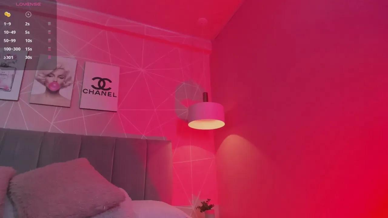 dolly_zoe —  #squirt #pussy #C2C #strapon #striptease #masturbation #anal