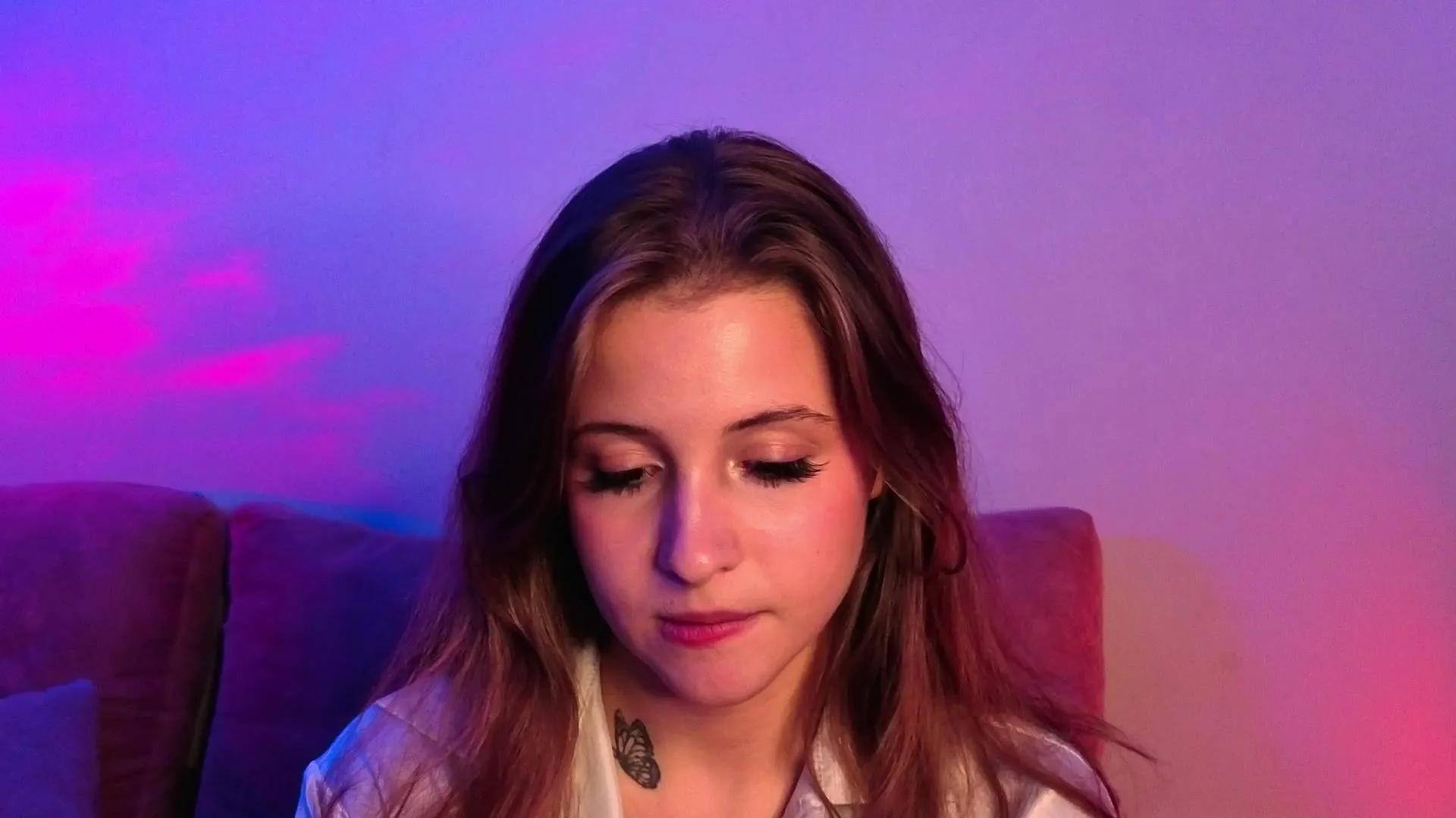 EllamaeWerley on Cam4 