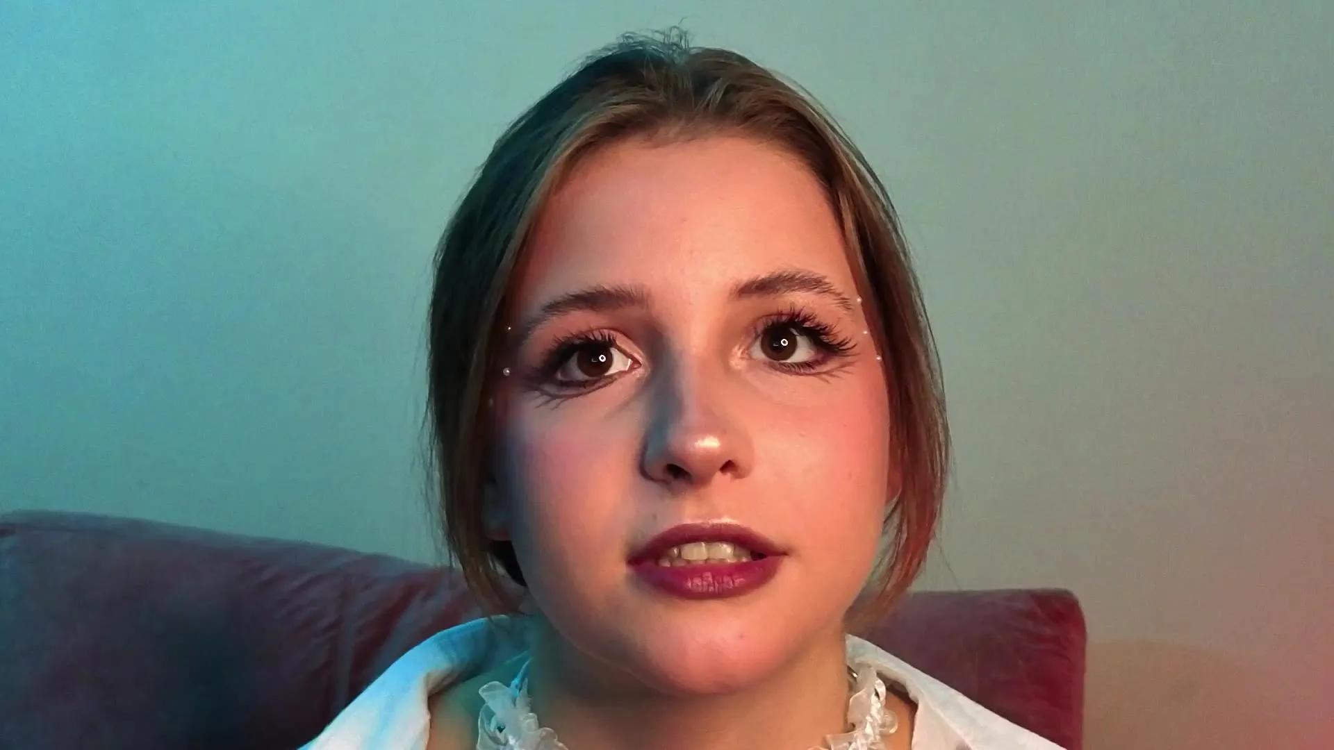 EllamaeWerley on Cam4 