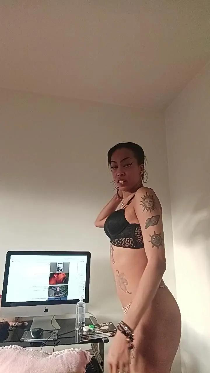 elleblue_sexy on Cam4 