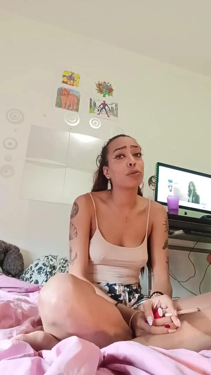 elleblue_sexy on Cam4 