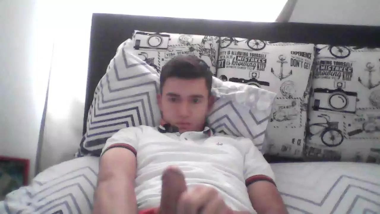 estebitan243 on Cam4 