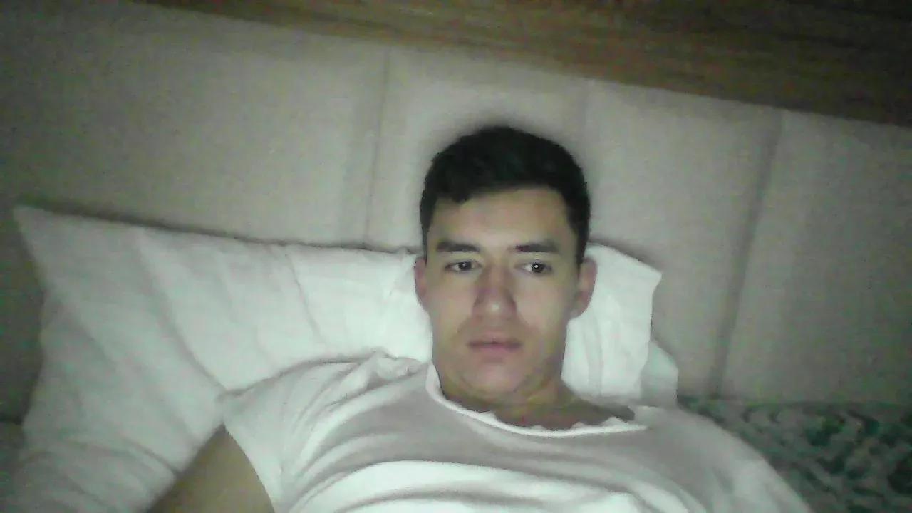 estebitan243 on Cam4 