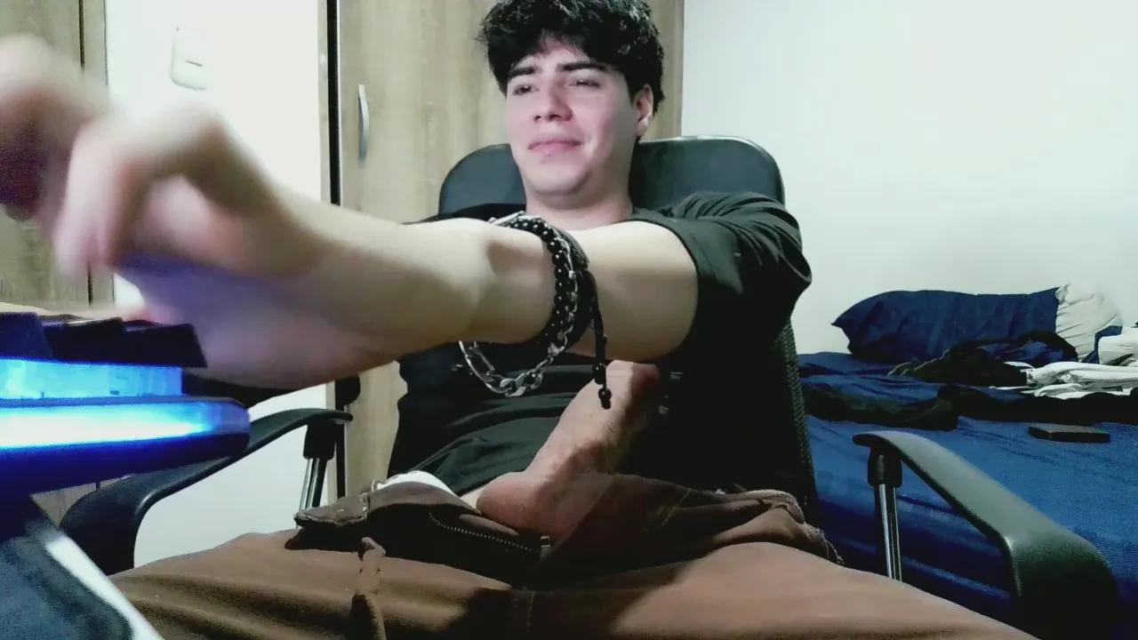 gerardcolo —  #striptease #cum #milk #gamer #C2C #masturbation #amateur