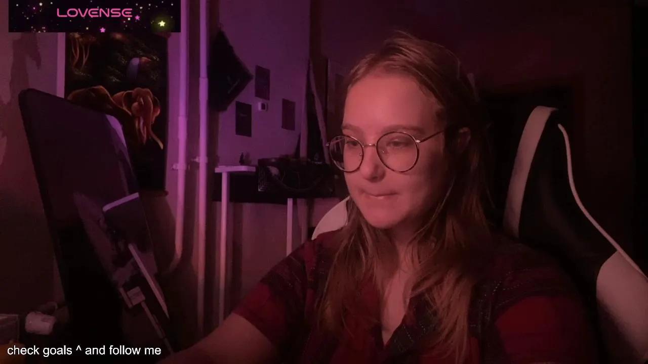 JacyWinslat —  #bigass #schoolgirl #C2C #striptease #ass #feet #amateur