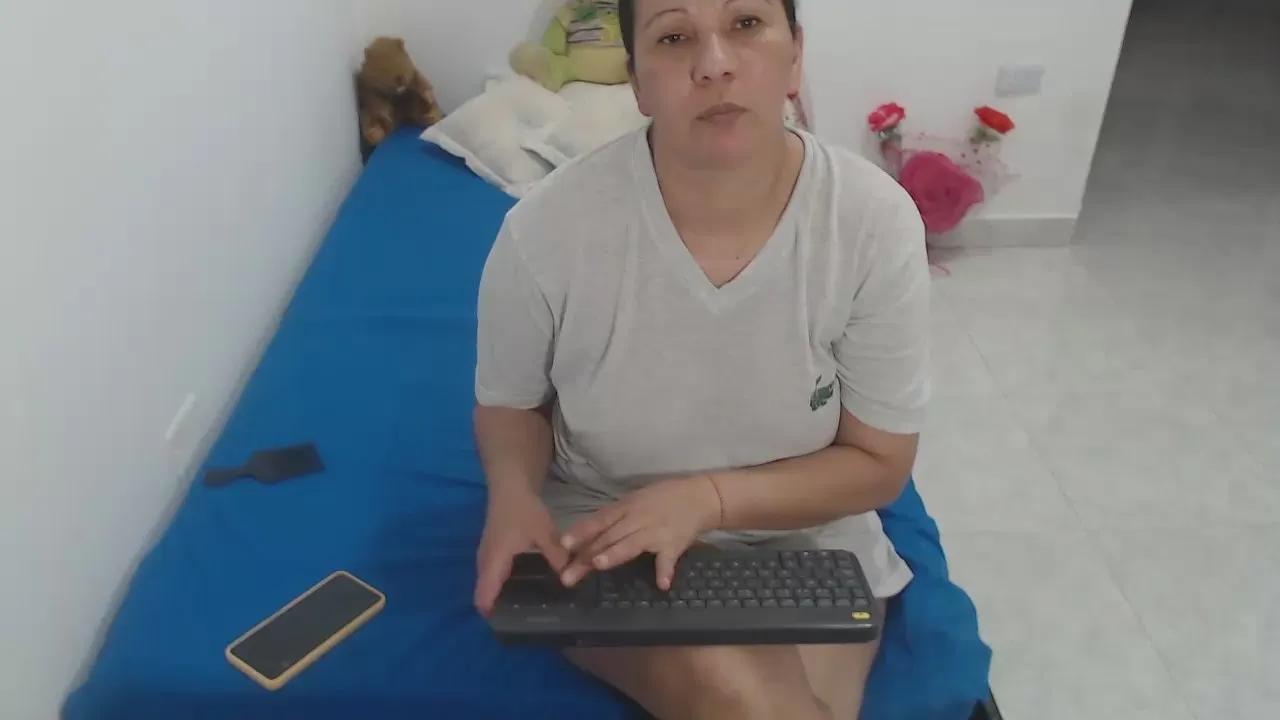 LauraFoxx —  #anal #squirt #C2C #milk #masturbation #analtoys #armpits