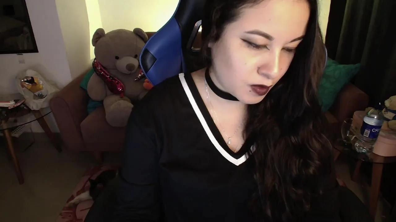 LauraHo —  #anal ##Latina ##Milf #femdom #cute