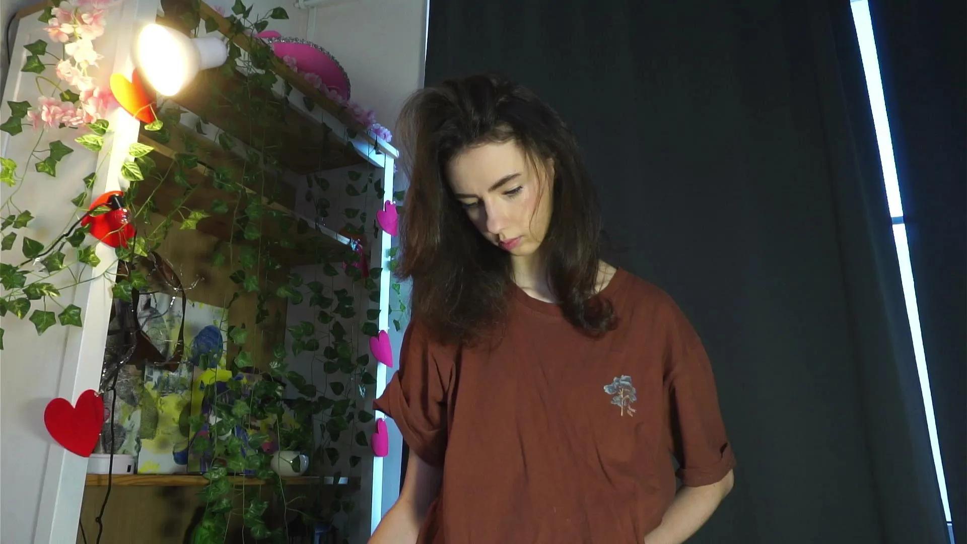 LeotaZehnder —  #squirt #femdom #ass #masturbation #C2C #striptease #cute