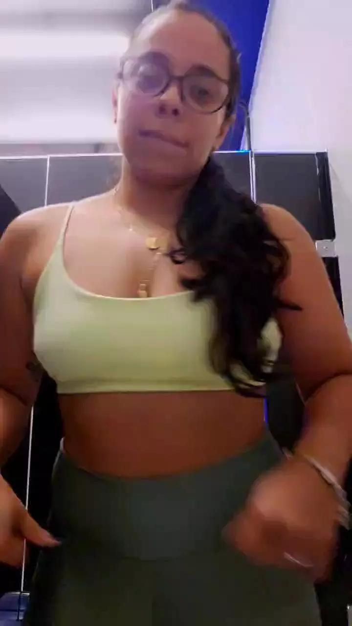 LollaBunny26 on Cam4 