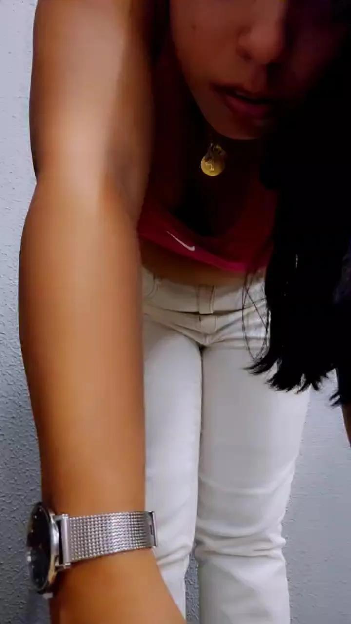 LollaBunny26 on Cam4 