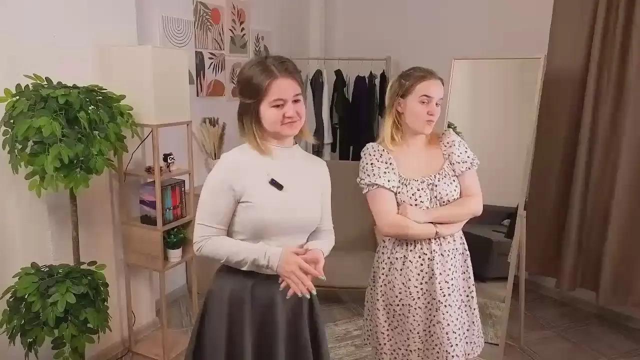 MozelleCasassa —  #lesbian #cute #spanking #amateur #striptease