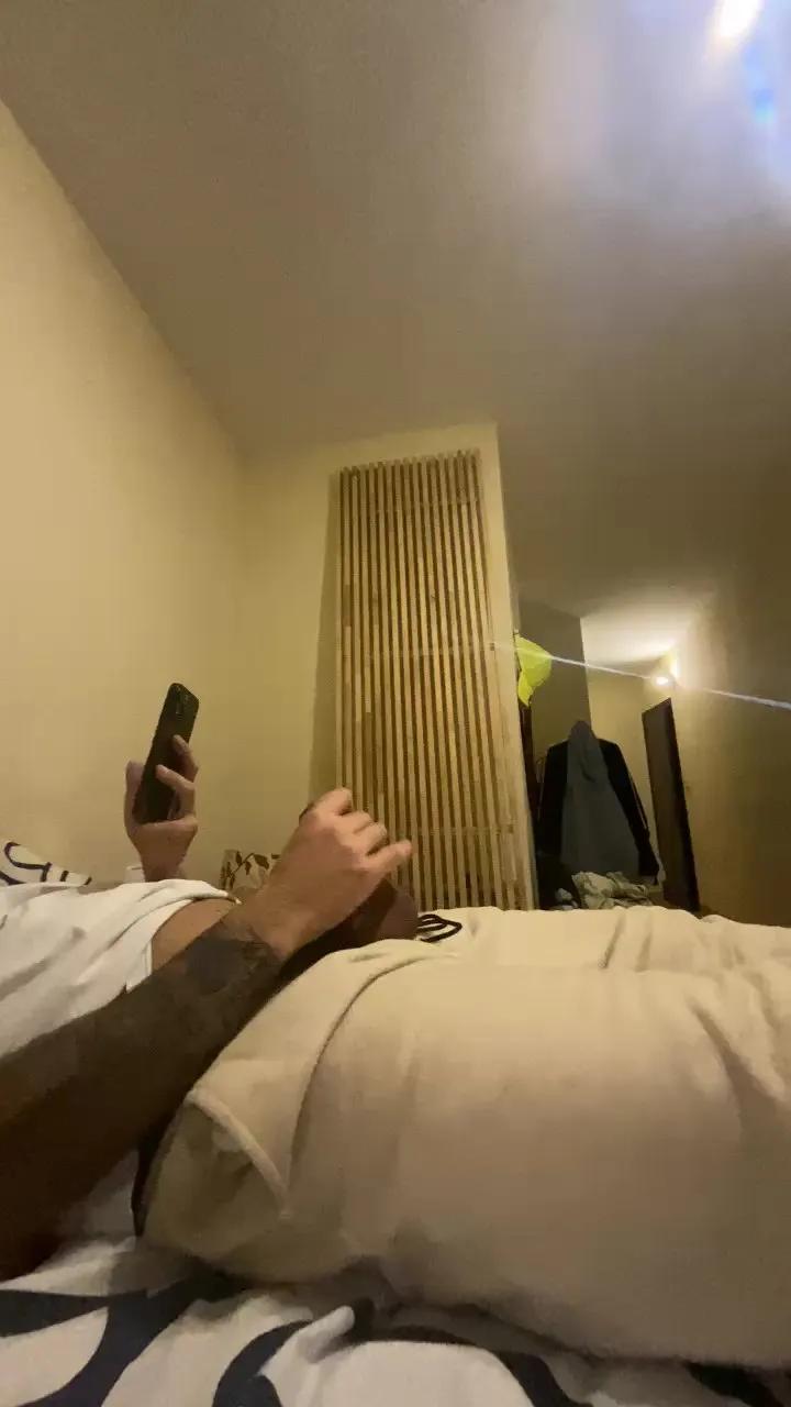 Pisciatoreserio — Freechat on Cam4