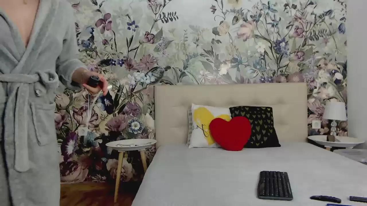 RoseDiamond06 —  #bdsm #ass #pussy #strapon #striptease #C2C #masturbation