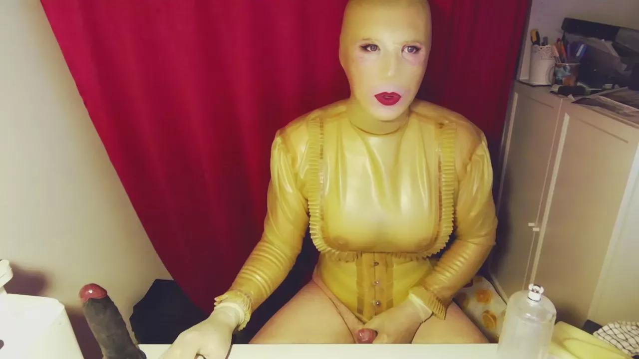 RubberCousin on Cam4 