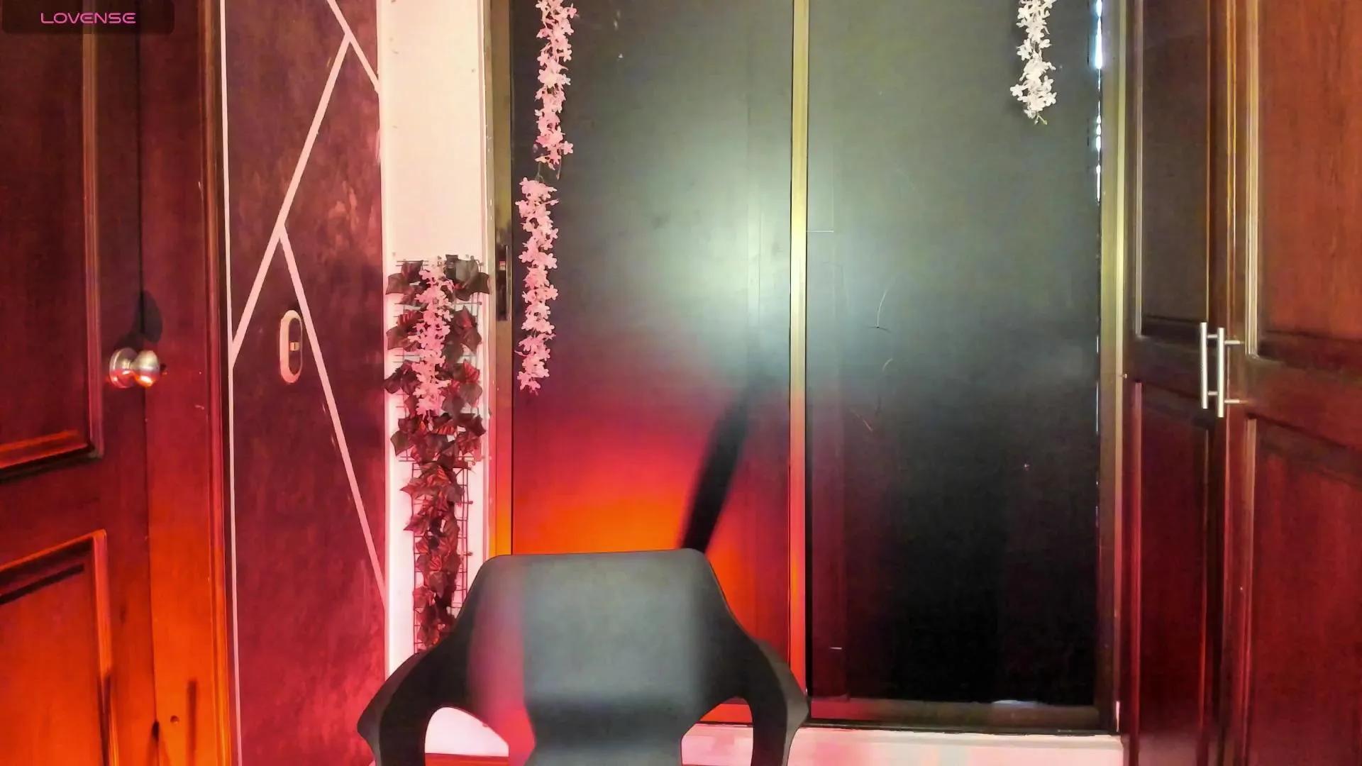 Sexy_Naf —  #blowjob #lesbian #striptease #smoke #strapon #spanking #cute