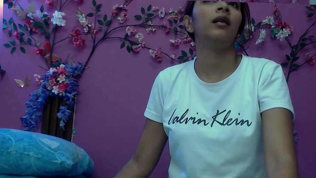 skinnybarbie022 on Cam4