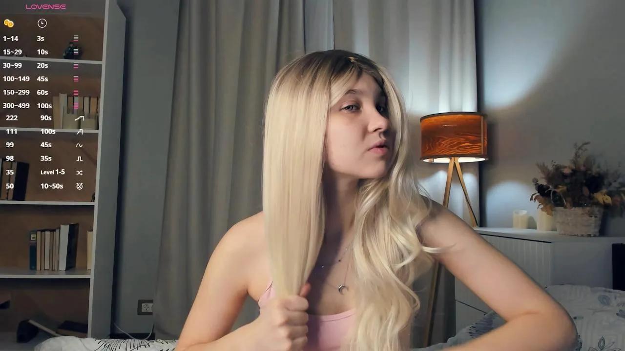 Summer_Lilac on Cam4 