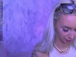 bambikayy on CamSoda 