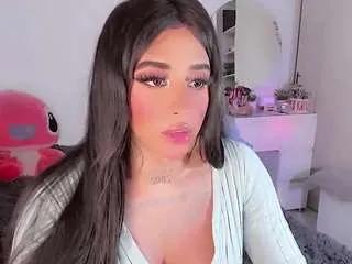 bellahottestt on CamSoda 