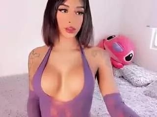 bellahottestt on CamSoda 