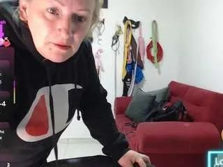 emperatrizmessy on CamSoda 