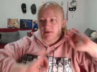 emperatrizmessy on CamSoda 