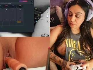 india-rae-blaze on CamSoda 