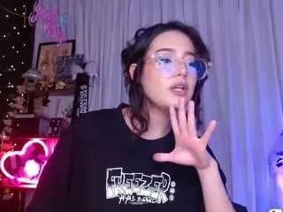 laralittle on CamSoda 