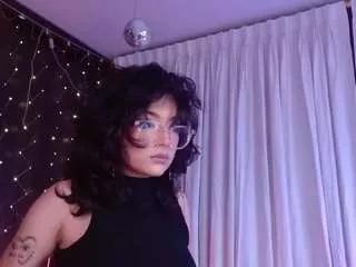 laralittle on CamSoda 