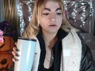 lili-conor-s on CamSoda 