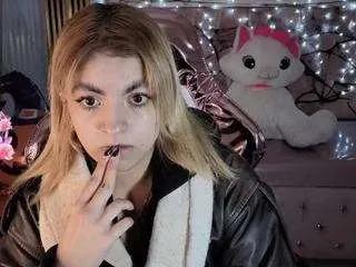 lili-conor-s on CamSoda 