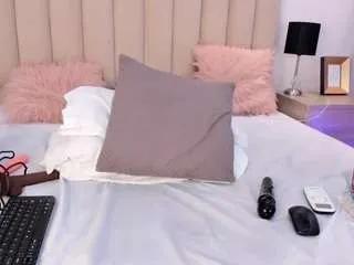 lilithharperr on CamSoda 