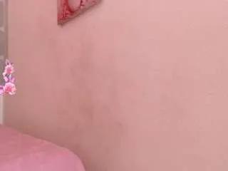 lola-star on CamSoda 