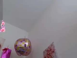 lola-star on CamSoda 