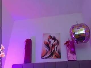 lola-star on CamSoda 