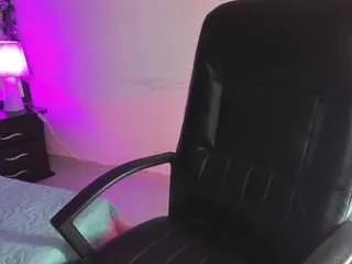 naomi-gomez on CamSoda