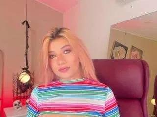 saraa-blonde on CamSoda 