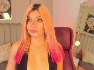 saraa-blonde on CamSoda 