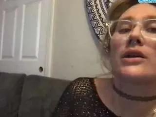 suziieq23 — ssh..In PUBLIC...control lush to make  UR Goddess cum [500 tokens remaining]