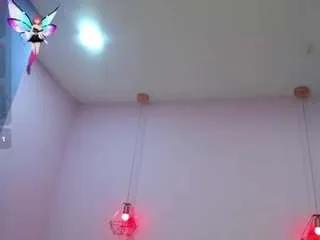 tiinyemilly on CamSoda 