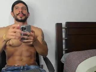 robert_hunk — Freechat on Flirt4Free