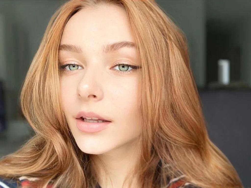 AmberEvens — I love being seduced, conquered and pampered, foreplay is important to me because if you turn me on well, I will lose myself in sensual fun.

